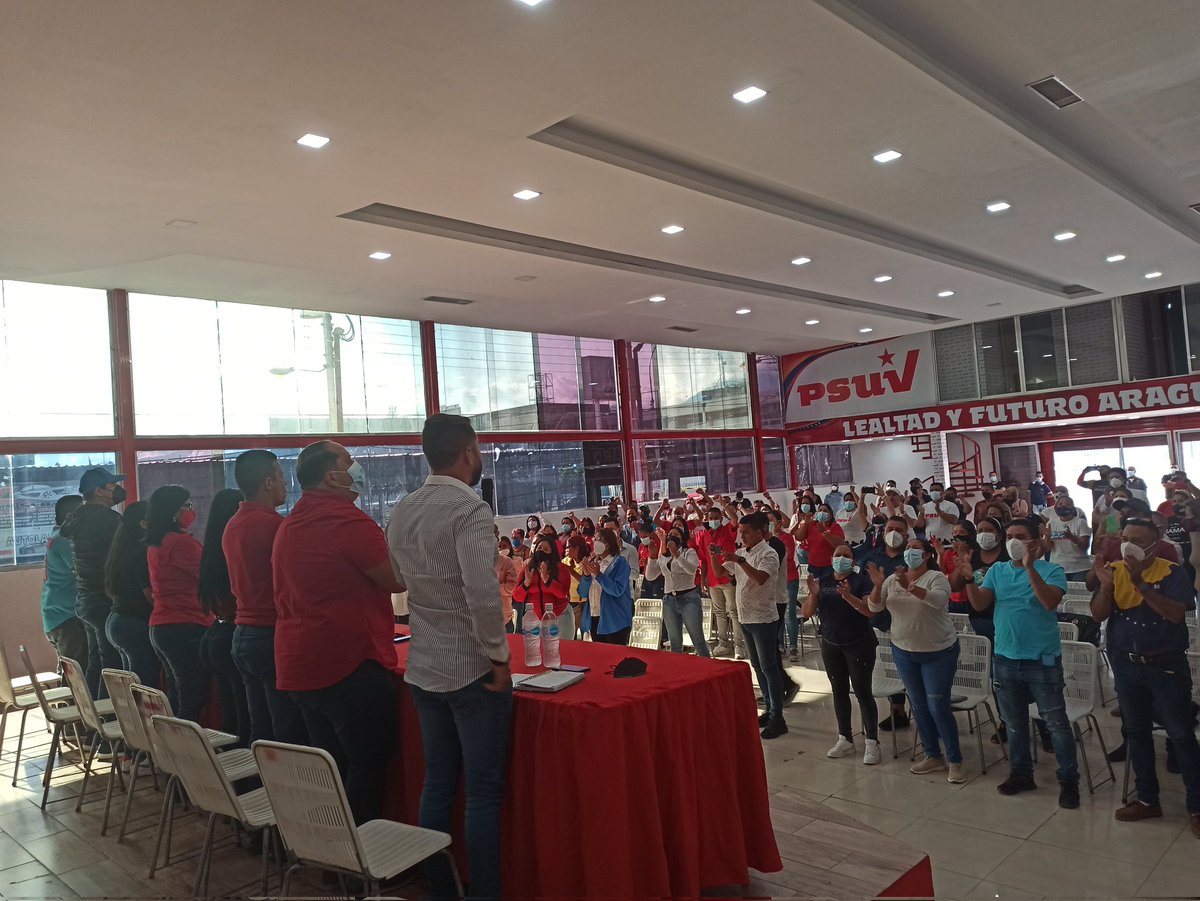 ¡GRACIAS! a los candidatos y candidatas  y a las estructuras políticas municipales  en este primer encuentro,  para que todos juntos garanticemos la victoria de la revolución el #21Nov 
¡Nosotros venceremos! 

<a href="/NicolasMaduro/">Nicolás Maduro</a> 
<a href="/dcabellor/">Diosdado Cabello R</a> 
<a href="/PartidoPSUV/">PSUV</a>
#araguaconaromademujer