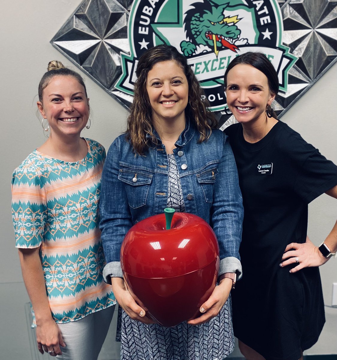 — <a href="/BethSanders82/">Bethany Sanders</a> SHINES, and <a href="/HouseofShine/">House of Shine</a> helped her shine even brighter by recognizing her contributions to our <a href="/Carrollisd/">Carroll ISD</a> <a href="/EubanksDragons/">Eubanks Intermediate</a> this week! ☀️