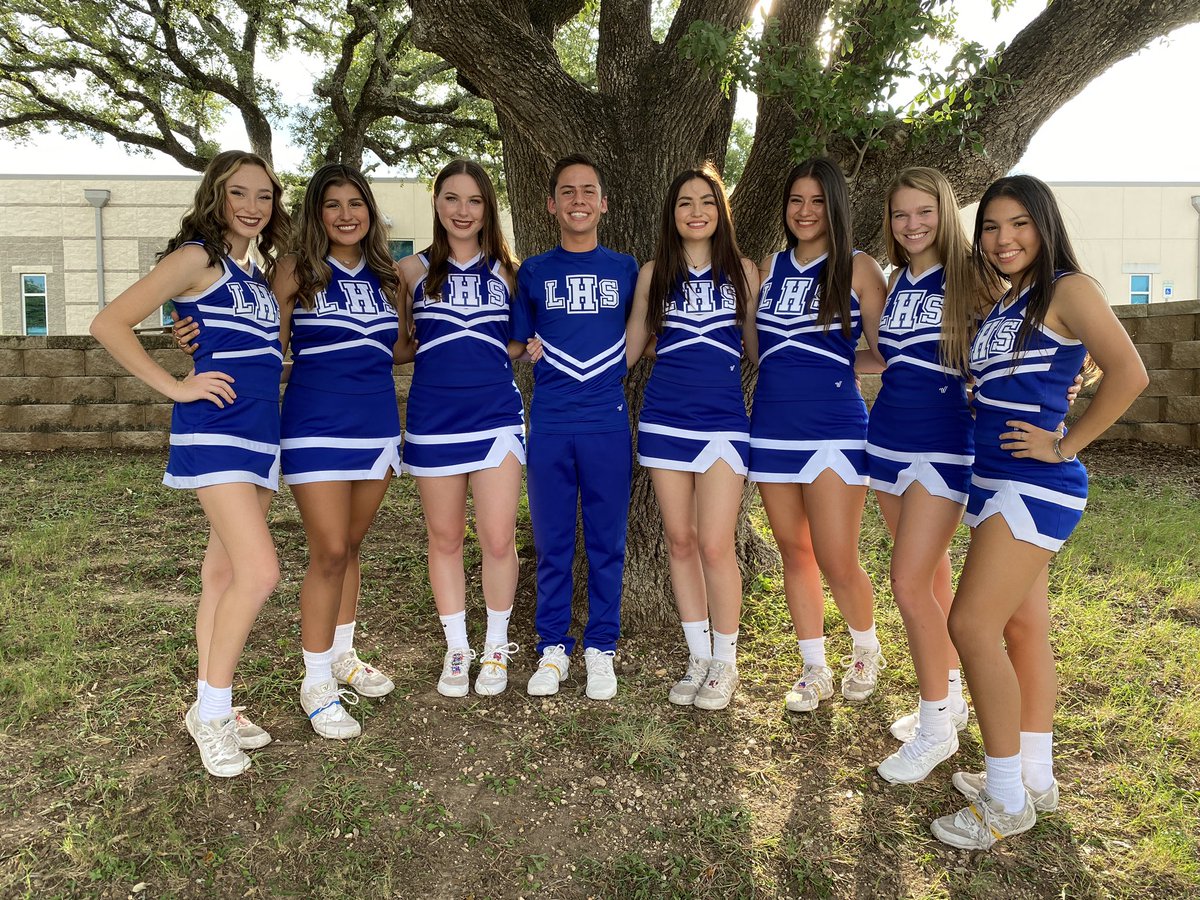 CheerLampasas's tweet image. Picture Day with the family 📸
#family #footballprogram #kdigitalpro