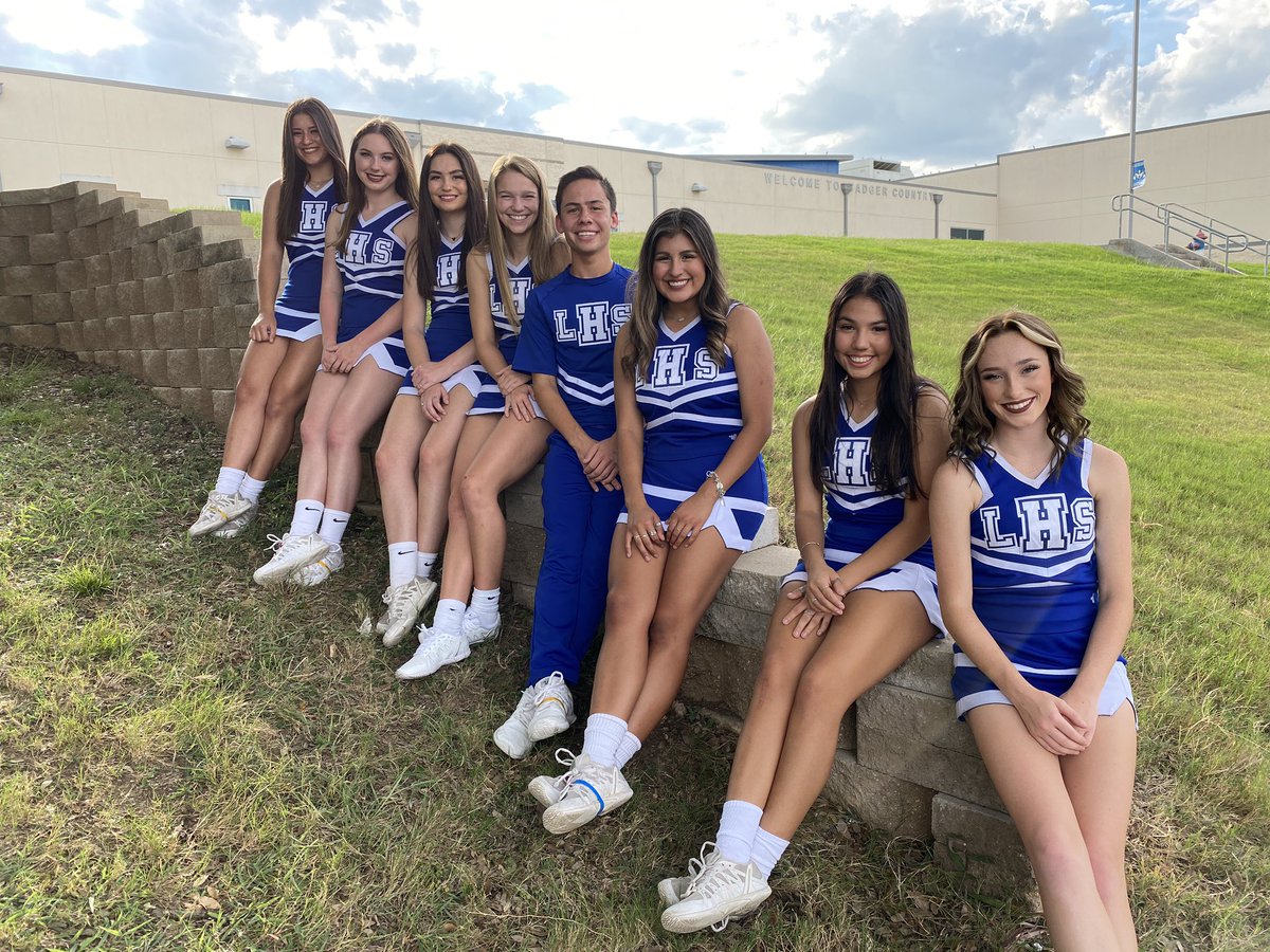 CheerLampasas's tweet image. Picture Day with the family 📸
#family #footballprogram #kdigitalpro
