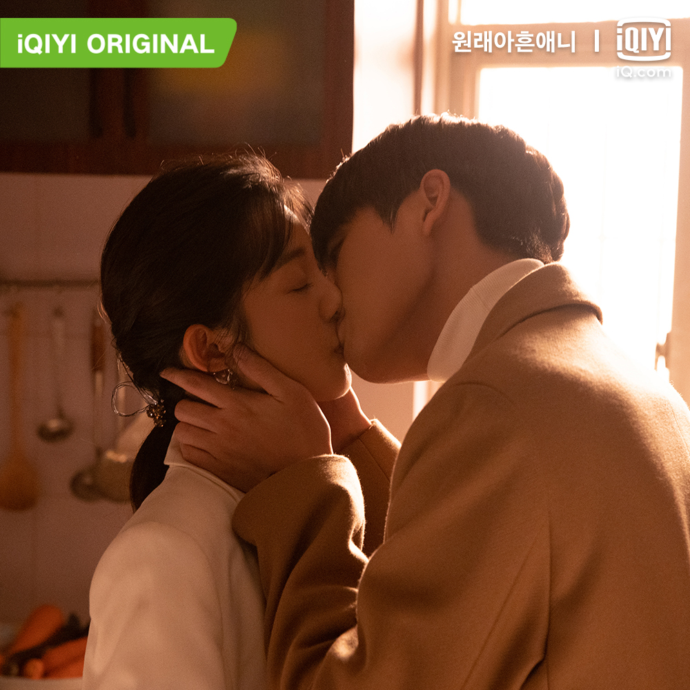 iqiyikorea's tweet photo. 이게 ㅋㅅ 모음이라는 걸 알고 있지만, 언제나 짜릿해💕

#아이치이 VIP시라면, #원래아흔애니 속 #임언준 #만붕 의 #키스신 을 몇 번이든 다시 보실 수 있습니다!
👉🏻앱 : https://t.co/CMUCGxi2F1
👉🏻사이트 : https://t.co/jgahNdb16q

#iQiyi #린옌쥔 #완펑 #중국드라마 #드라마 #드라마추천 #Cdrama https://t.co/3zqB4p5zM6