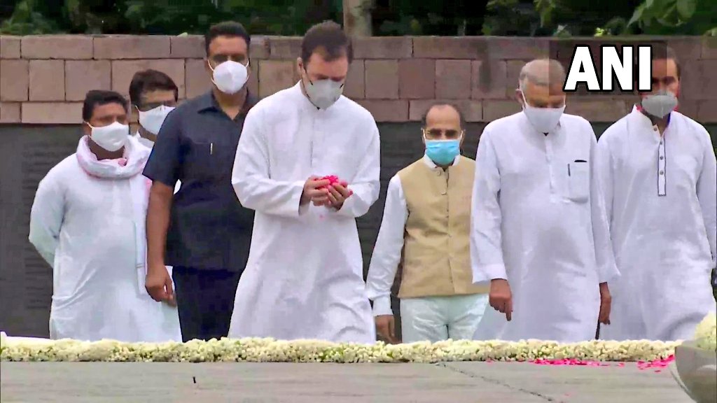 INCDelhi's tweet photo. On the 77th birth anniversary of Former Prime Minister Sh. Rajiv Gandhi Ji, Former @INCIndia President Sh. @RahulGandhi pays tribute at Veer Bhumi. https://t.co/WyFUFpVjQr