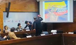 _aucas's tweet photo. Por década y media hemos permitido q corruptos contumaces sigan robándole al país. Que jueces los socapen, q entre políticos se encubran, q personas "respetales" aboguen por ellos. Toda esa camaradería, es pagada.
Hay q castigarlos!
@MoralesFer51: rostro d la dignidad quiteña. https://t.co/4Cunfi346r