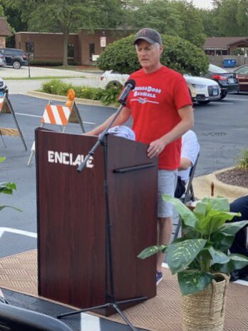 JohnRDallasJr's tweet photo. Yep, fun is part of @EnclaveAcademy’s curricula at @enclave_center — especially when I’m in the grip of Squeeze, @TheChicagoDogs’ mascot. Add home-run insights of the team’s CEO, Shawn Hunter, @EGVBusinessPark Fire Chief @EGFD200, and @EGVPD’s Chief Walsh, and #CampEnclave wins! https://t.co/xLQnK57R1c
