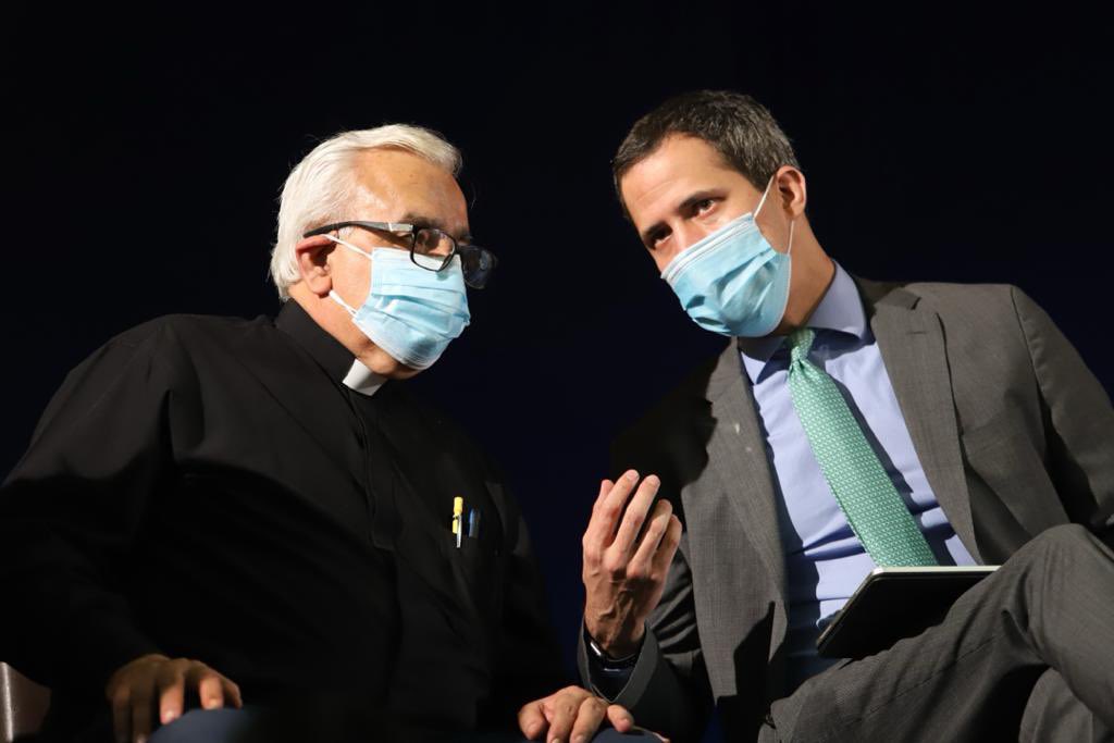 jguaido's tweet photo. Nuestro objetivo es claro: una solución al conflicto que atraviesa Venezuela a través de lograr un Acuerdo.

Por eso nos corresponde ejercer la mayoría en unidad y movilizar al país.

La alternativa democrática, el @FrentAmplioVzla y todos los sectores estamos juntos. https://t.co/EGuXd9px1W