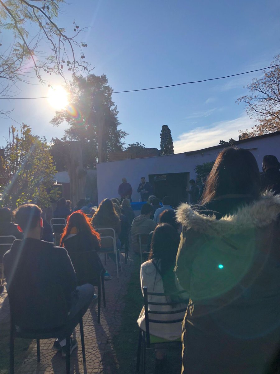 Hoy junto a todo el equipo, <a href="/DelfinoLucasOk/">Lucas Delfino</a> y <a href="/YoSoyMartiniano/">Martiniano</a> visitamos el Taller Protegido Jesús en Nazareth de William Morris📍
Cocinamos panes 🥖y armamos una huerta con un montón verduras! 🍆🍅🥕🌶
Además, Martiniano 
presentó su libro “Un futuro con futuro” ♻️