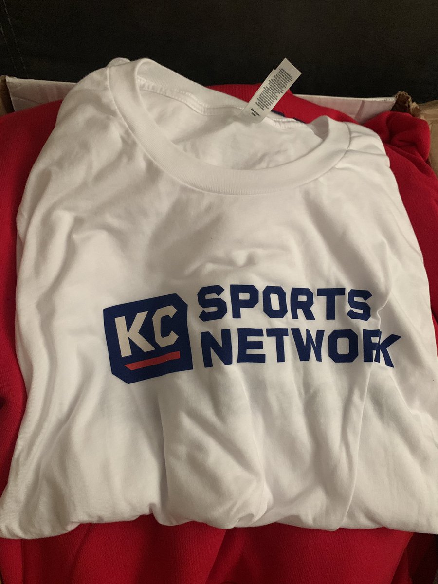 KCSportsNetwork's tweet image. 🚨FREE T-SHIRT GIVEAWAY!🚨

Here’s what to do in order to have a chance to win:

1️⃣. RT this tweet
2️⃣. Follow @KCSportsNetwork 

Two winners will be chosen Sunday night by 8pm CST!

(*We’ll ship it!)