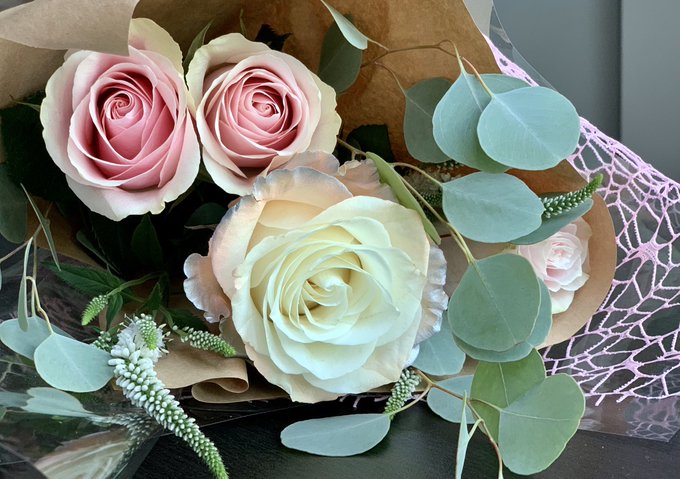 私はただ薔薇が一本だけ欲しかったのに英語力が足りなくてとても素敵な花束になってしまったどうして 
