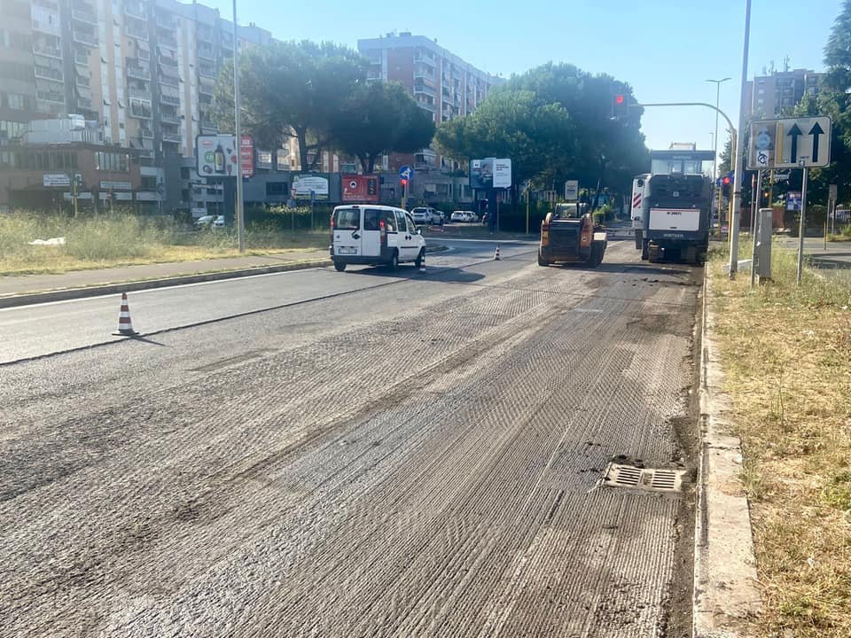 StradeNuoveRoma's tweet photo. Partiti i lavori di manutenzione di viale Palmiro Togliatti, nel tratto tra la A24 e la stazione metro di Ponte Mammolo
#stradenuove #romarinasce #RomaRinasce #StradeNuove https://t.co/vx9TObPXI0
