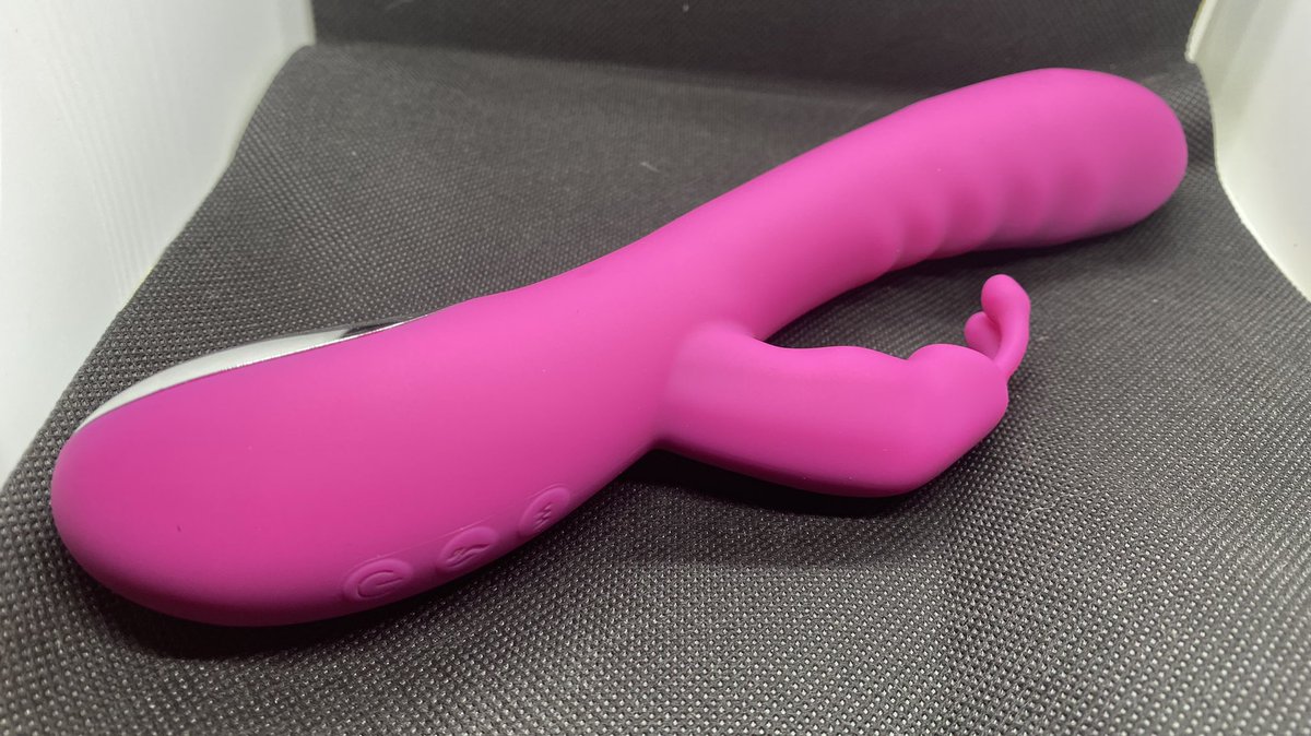 DaddydomQ1's tweet photo. @LETOOR_Kristen hooked me up with this wonder toy. Magnetic charging and has a warming feature. Lots of settings. Great for any collection. https://t.co/gWOTRj8um2