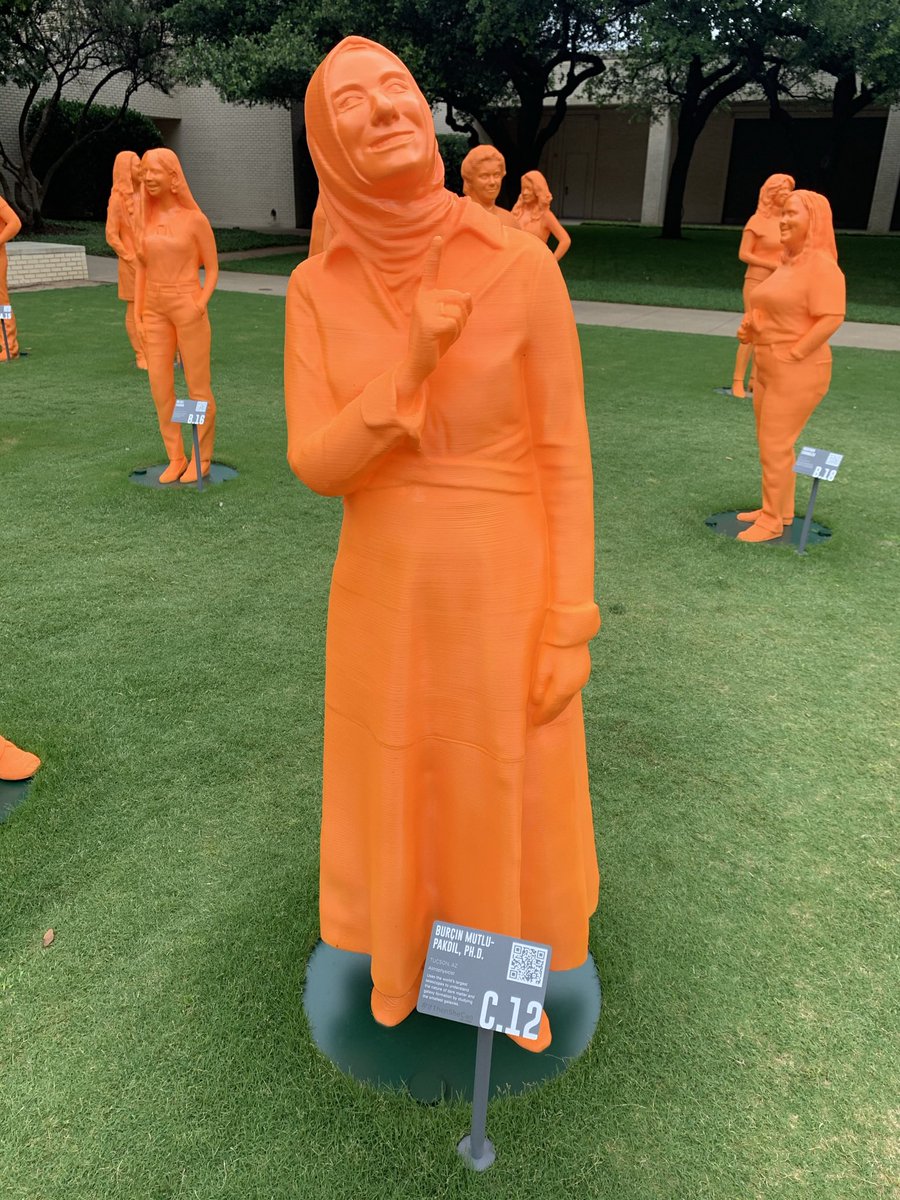 Mrs_Kaufmann's tweet photo. The fact that @_thedailysass and @bmutlupakdil have retweeted this has me actually DYING. I can’t wait to show my students tomorrow. 

Thank you @IfThenSheCan for the exhibit in Dallas. I saw both of their statues there and was inspired. https://t.co/TZr2bMt9J0