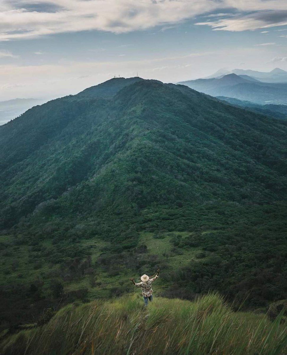 El volcán san Cristobal desde el lente de uno de los mejores fotógrafos de nicaragua 🇳🇮 
Feliz día @carlosarauz__ 👏🏻

.
.
#fotografia #diadelafotografia #nicaragua #sancristobal #volcan #turismo #naturaleza #creatividad #paisaje