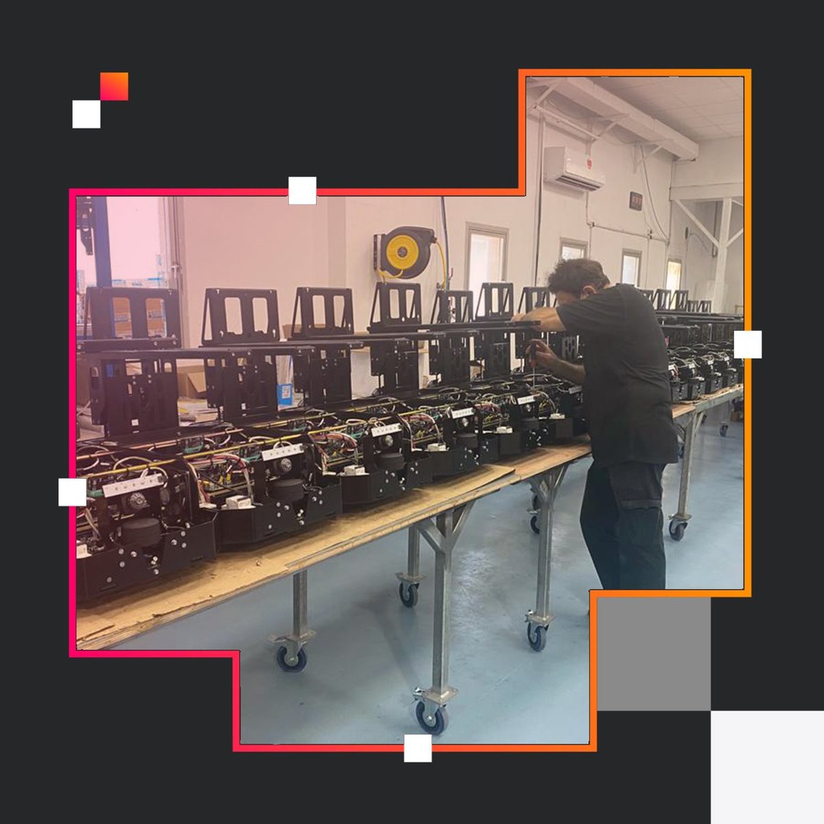 CajaRobotics's tweet image. Our latest batch of Cart robots are on their way to deliver industry-leading #automation! Our team is working hard so your warehouse team can work smart. cajarobotics.com/adv-robotics/ #CajaRobotics #supplychain #logistics #3pl #robotics