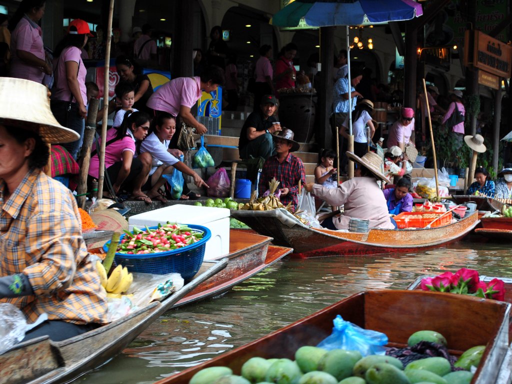 NGTIndia's tweet photo. Our #DailyShot entry of the day, captured by resident Cinthoorika S (@tututtweettales), is this photograph of an everyday scene at a floating market in Bangkok. With this, we wrap up our #IconicMarkets contest.
Winners to be announced soon. Stay tuned for our next theme! https://t.co/EmigcqIke5