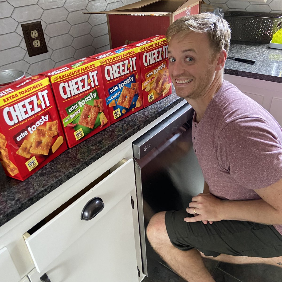 GriffinWB's tweet photo. Make #ExtraToasty the new normal. @cheezit https://t.co/MEknlaejNq