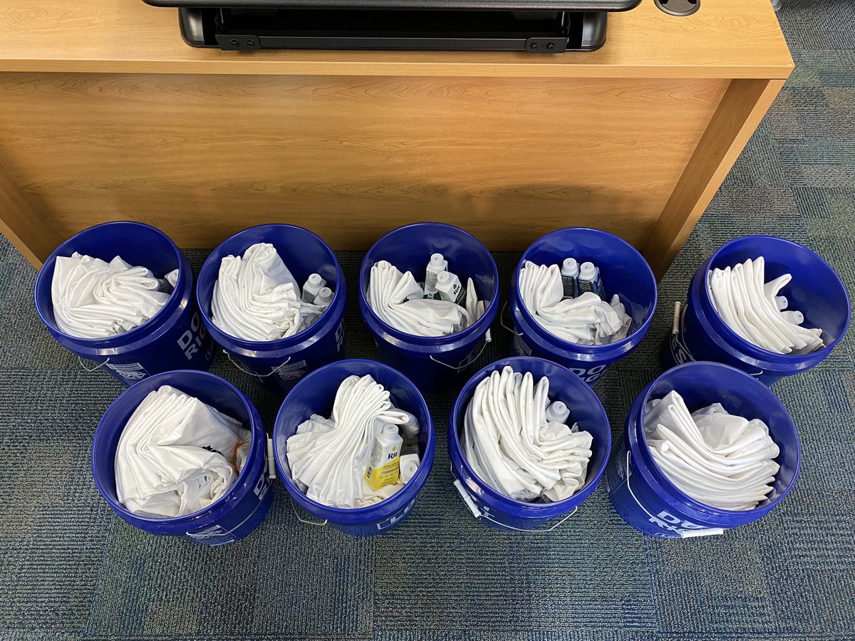 Phillips_in_FL's tweet photo. Prepping for our LSA New Student Orientation! Operation Tie Dye is happening tomorrow! #LSAOHANA 💙💛#nobodygetsleftbehind https://t.co/6RvXljidAz