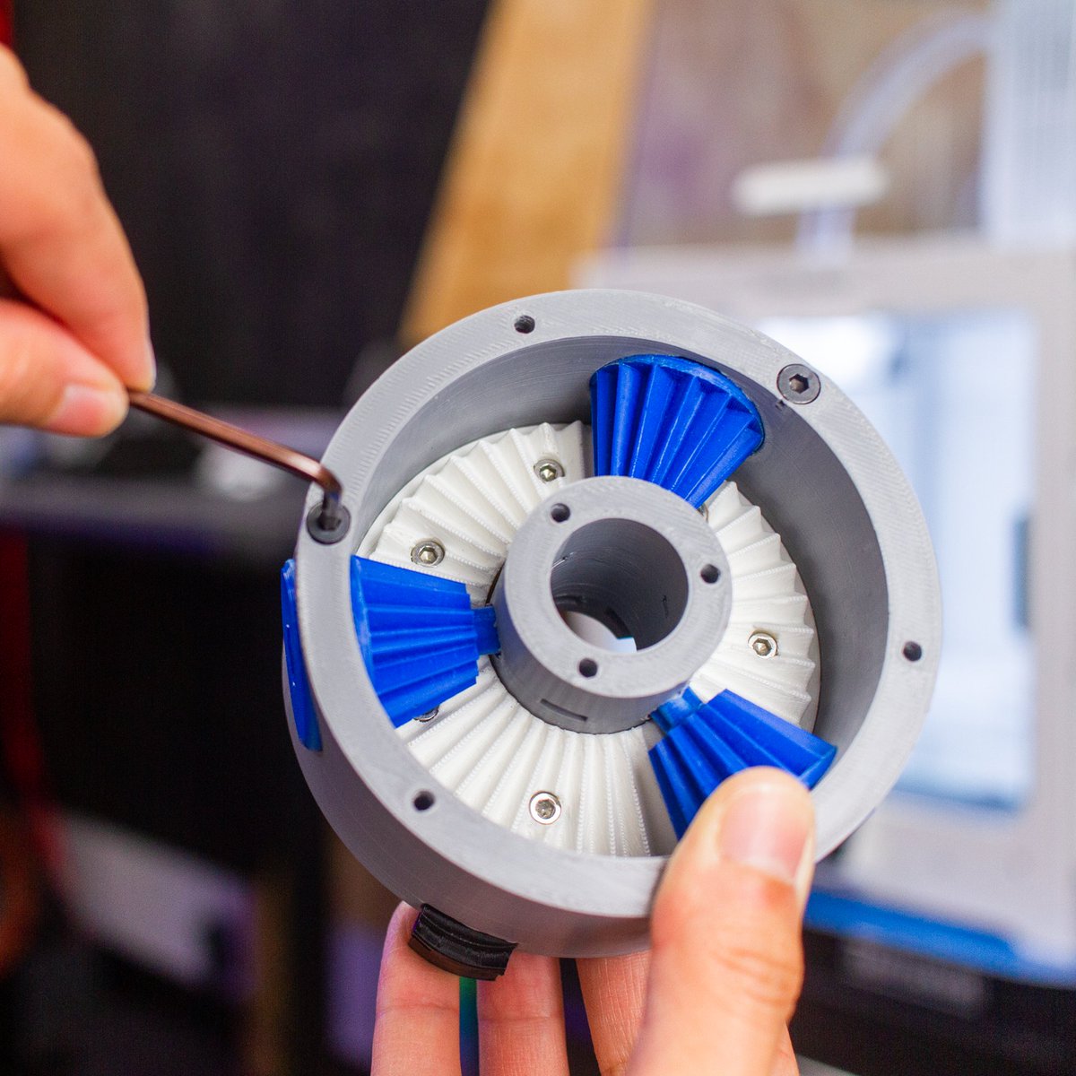 MatterHackers's tweet photo. PRO Series Tough PLA #3dprinting filament is engineered for strength and durability while taking advantage of the reliability and ease of use that PLA is known for, and it's made right here in the USA. Get our grey #MHPROSeries Tough PLA for only $45 now:
https://t.co/CniGsnCEtG https://t.co/yBLqXoom8z