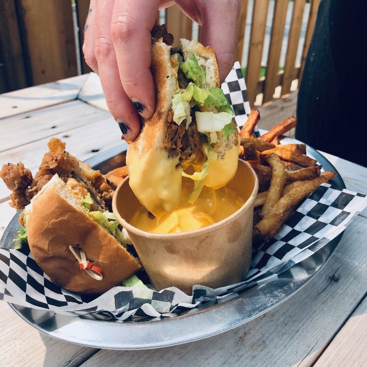 SaucyMouthTruck's tweet photo. #NEW #FoodToFillYourFace
🍔🌱🐔🧀🤯“Ridiculous Burger”Southern fried locally grown @NFMushrooms dusted w/ spicy BBQ Seasoning, topped w/ lettuce, spicy mayo & pickle chips. It’s cut in half to dip it in the side of Cheddar Cheese Sauce that comes with it!! https://t.co/6rqZuxSz8e https://t.co/h7QY6OEgEr