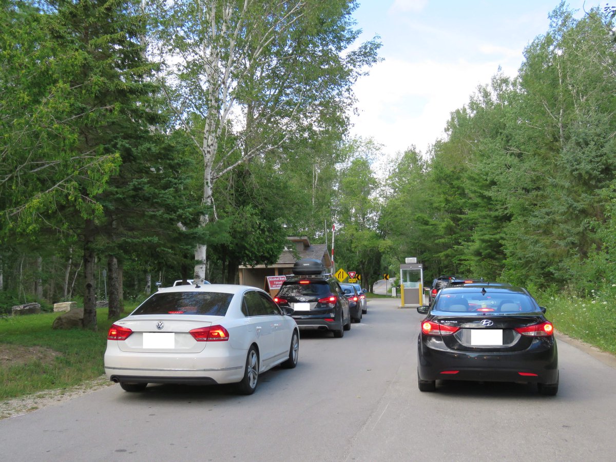 BrucePNP's tweet photo. Planning to visit the park this weekend? Parking passes are fully booked for the Grotto and Halfway Log Dump. First-come, first-served parking in other areas fill up early every morning and do not provide access to the Grotto or to Halfway Log Dump. #ReservationRequired 🚗 https://t.co/mJzNQx2mRX