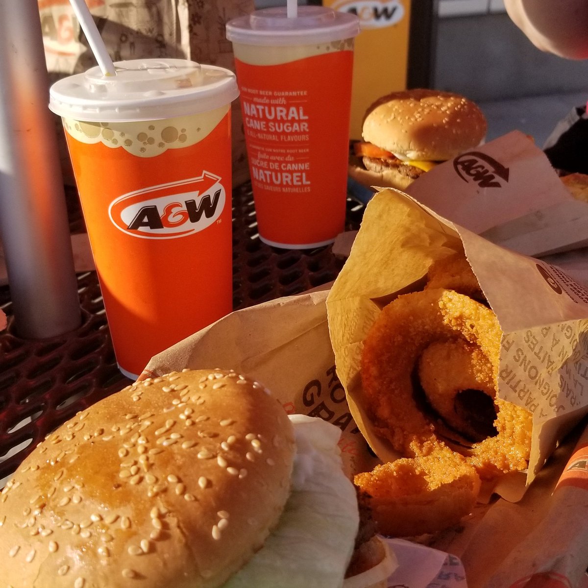 Hocker427's tweet photo. @AWCanada @MSSocietyCanada 
We had our #TeenBurger at #AW #BurgersToBeatMS 
#ms https://t.co/FX0tHkGOGz