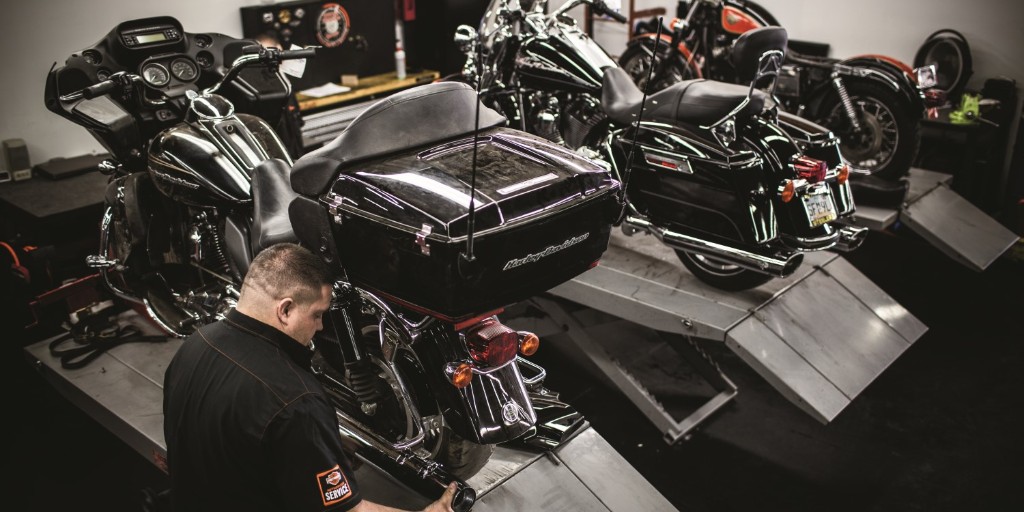 Desperado_HD's tweet photo. Our motorcycle service facility runs a fast and efficient operation that's well-equipped with state-of-the-art tools. That way you can be in and out of the shop quickly so you can head back on the open road with a bike that's in top shape. 🛠️ https://t.co/W2sGI0wwGc https://t.co/S7W8UmGszz