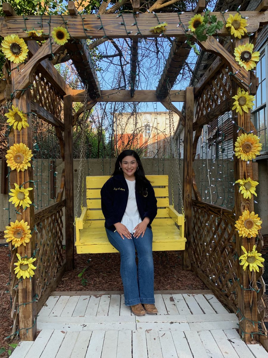 psja_ffa's tweet photo. HOWDY!! My name is Kaylee Lopez and I am proudly serving as your 2021-2022 PSJA FFA Treasure. I have been competing in events such as LDE’s, CDE’s, speaking events, and SAE’s. This is my senior year so I’m excited to get this year going and meet our new members! https://t.co/2uPhNRUyPo