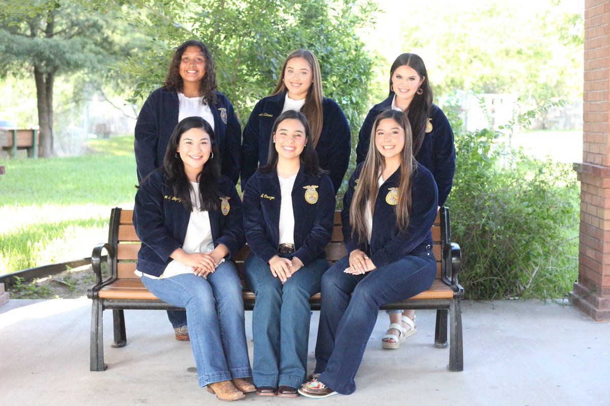 psja_ffa's tweet photo. HOWDY!! My name is Kaylee Lopez and I am proudly serving as your 2021-2022 PSJA FFA Treasure. I have been competing in events such as LDE’s, CDE’s, speaking events, and SAE’s. This is my senior year so I’m excited to get this year going and meet our new members! https://t.co/2uPhNRUyPo