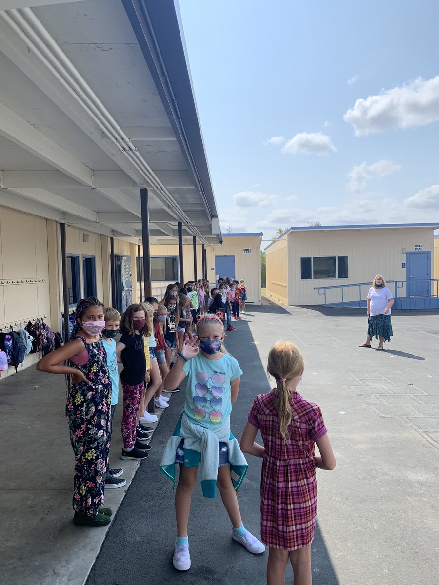 MrsDVollmer's tweet photo. Wildwood building connections this week; getting to know more about each other, outdoor learning, and social emotional learning. #SEL #ConnectionWeek #CVUSDForward https://t.co/pP4h3QT4Y9