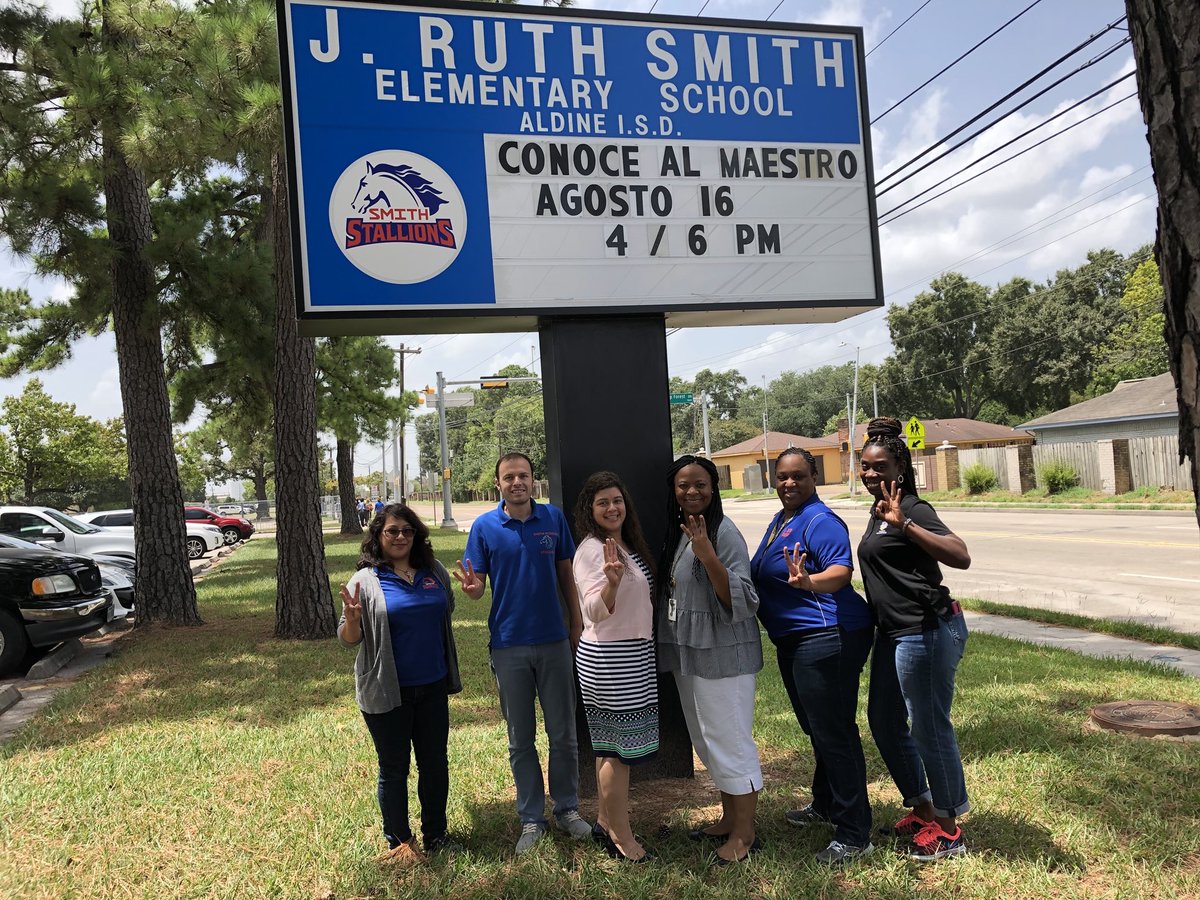 MrRedondo3's tweet photo. My time with the @SmithES_AISD went to a close. I wish everyone have a good journey. This school and you all will be forever in my heart! ❤️🐎 @cmmonson1 @GoosbyKashlyn @MrsDolexia @teachwithjulia @JoyceEv99185678 @iTechCristina @rjlmm16 @jaehillteach @leadlearnerRS @kbajbear https://t.co/BCLE2MsqcR
