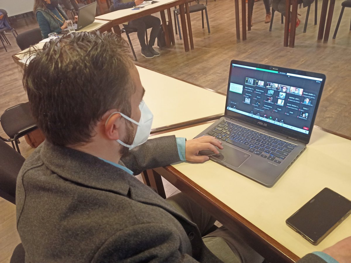 crisleoncor's tweet photo. Estamos aportando para una ley de protección de datos personales en #Bolivia. Expertos/as, académicos, activistas nos reunimos hoy para revisar el anteproyecto. Vamos a seguir generando espacios de participación con diferentes sectores #legislacionabierta  @InternetBo_org https://t.co/hIJzi9pGcS