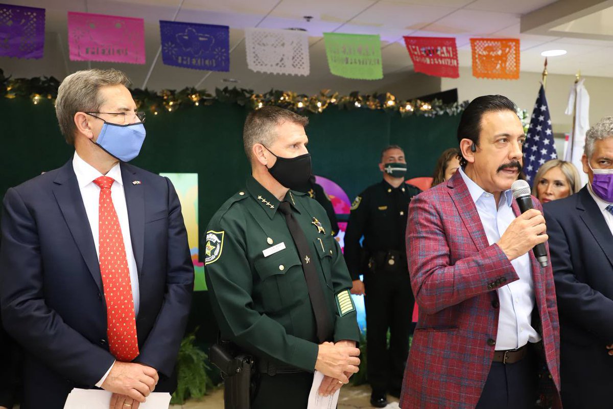 Agradezco también a la <a href="/FEDHIFFLORIDA/">FEDERACION DE HIDALGUENSES EN FLORIDA</a> por preservar esa identidad que hemos construido de generación en generación, a partir de nuestra cultura y tradiciones, porque los hidalguenses, donde quiera que estemos, siempre estaremos orgullosos de ser hidalguenses.