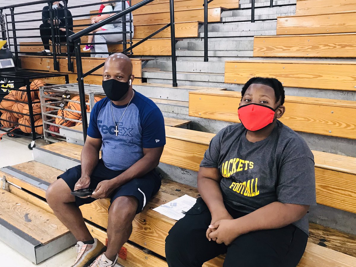 Through our partnership with @OCH_Regional, SOSD has hosted four vaccination clinics, and nearly 500 members of our #JacketFamily have received their covid vaccine! Thank you, Jackets! 🖤💛#StayingSafeTogether