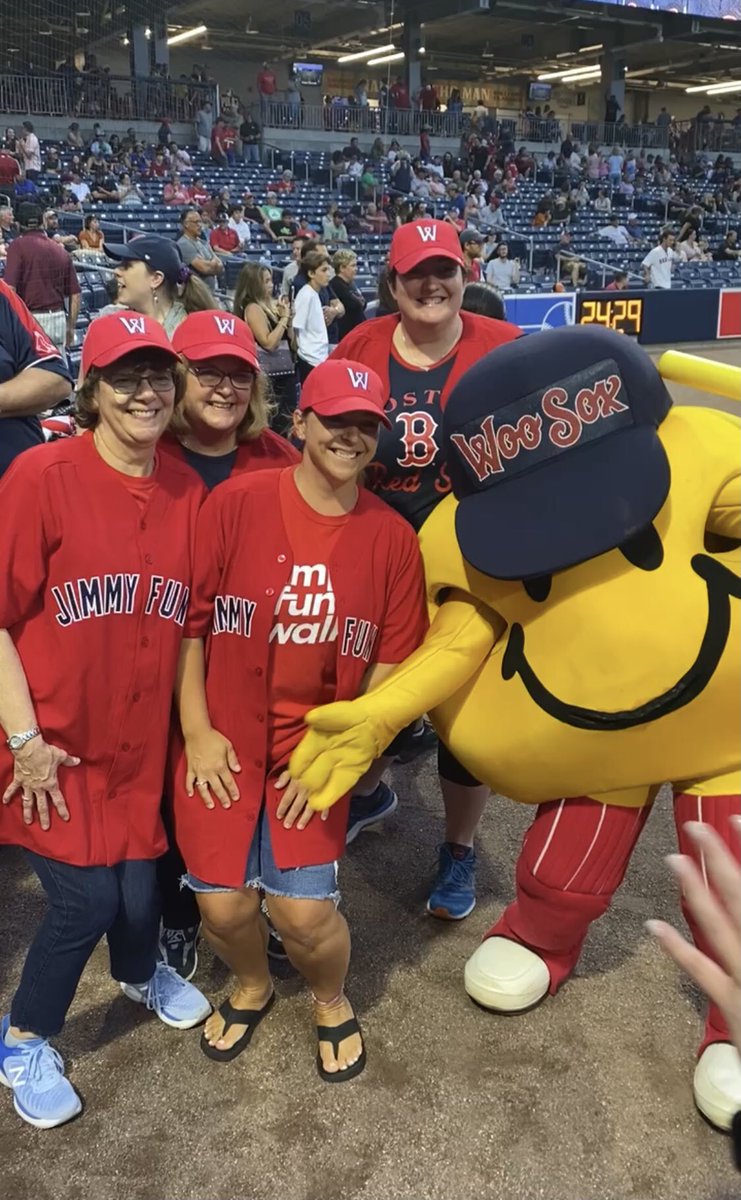 We’re all smiles with @woosoxsmiley! 😀⚾️

Thank you for helping us #KCANCER, Smiley Ball!
