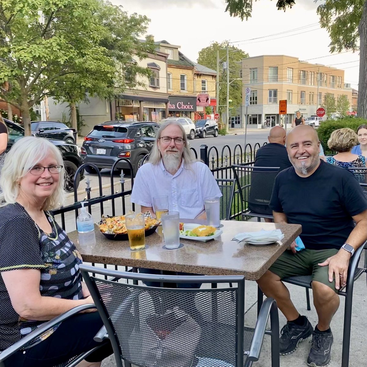 PeggySattlerNDP's tweet photo. It was great to meet owner Hoag, who has been working hard throughout COVID-19, even renovating his kitchen during the most recent provincial shutdown. Stop by for a drink, a delicious meal, and to enjoy the Old South hospitality! 

#ldnont #519eats #patioswithpeggy #supportlocal https://t.co/dDz2oPwJ45