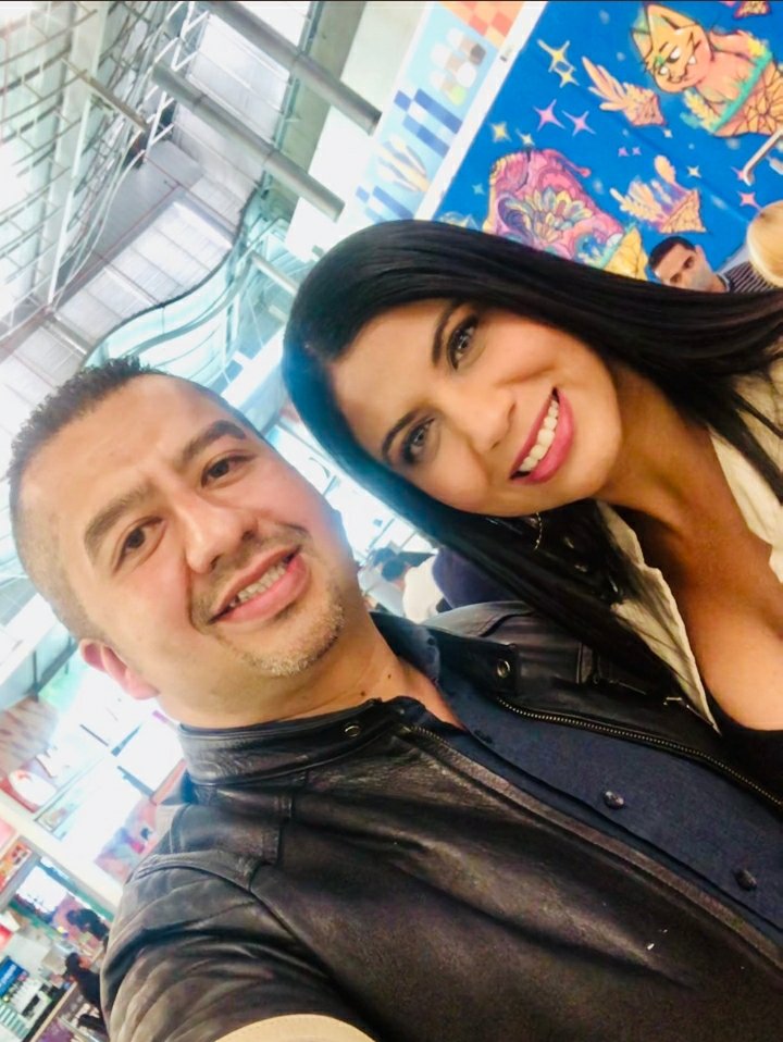 Esmart27's tweet photo. Carisma, talento, don de gentes, sencillez, pasión por su profesión, amabilidad y hermosura, reunidos en un solo ser...
Y para rematar, Americana de corazón 🇱🇻🇱🇻🎉🏆🙏🏼
@lizfriasm eres un mujer más allá de lo que podía llegar a imaginar, tenerte en persona, es algo sin igual.🥂🎶 https://t.co/onddmmgNmB