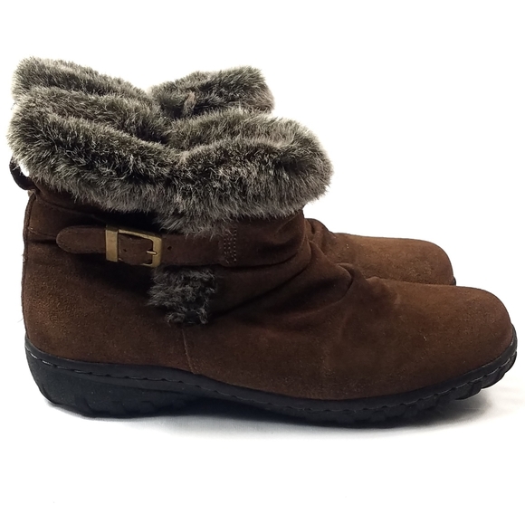 karr_victoria's tweet photo. So good I had to share! Check out all the items I'm loving on @Poshmarkapp from @Mellynngetsfit #poshmark #fashion #style #shopmycloset #sanuk #khombu #ugg: https://t.co/DamPWQ6iFN https://t.co/z60ikv9wj0