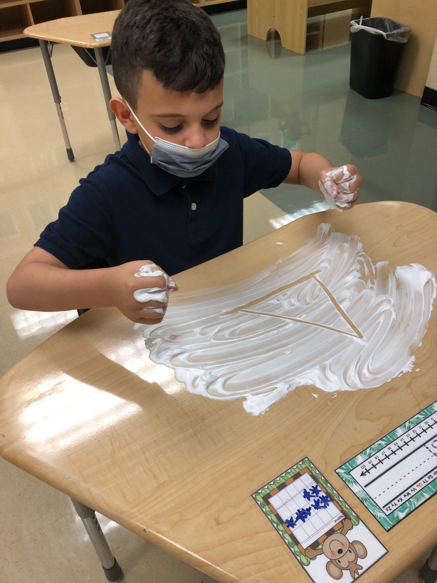 MsVolk3's tweet photo. What a fun way to learn about shapes! #PLEgators #onasafariforsuccess https://t.co/cJe2JSPNR0