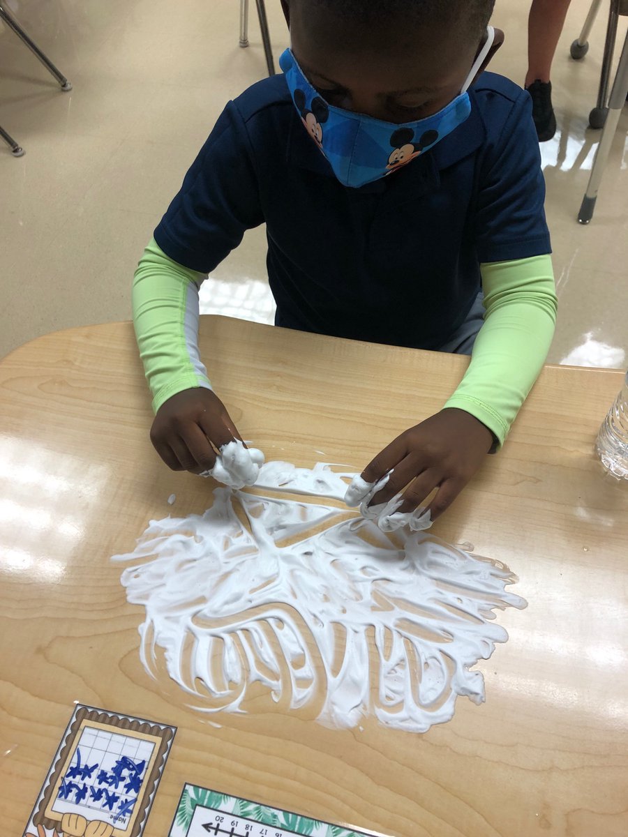 MsVolk3's tweet photo. What a fun way to learn about shapes! #PLEgators #onasafariforsuccess https://t.co/cJe2JSPNR0