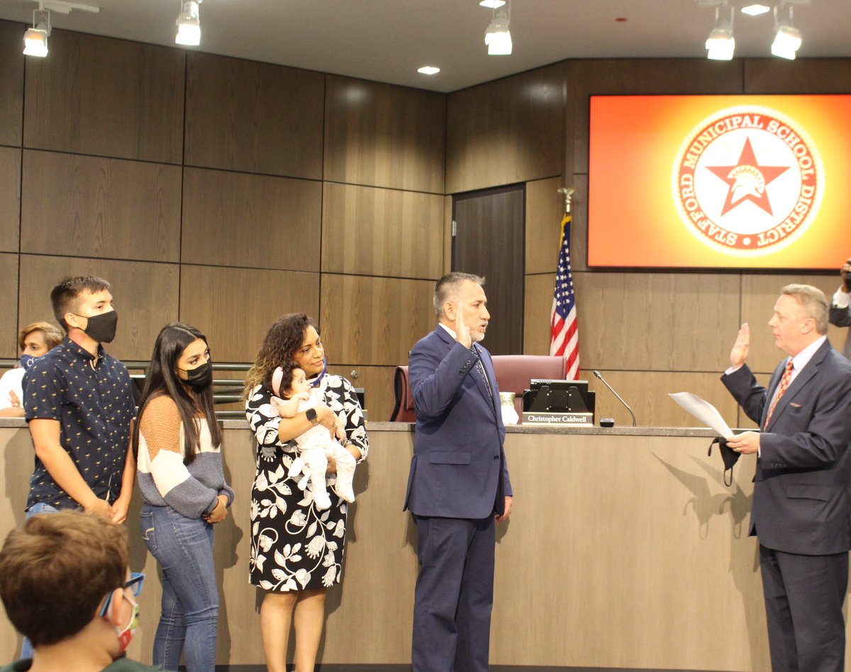 StaffordMSD's tweet image. SMSD wants to wish the happiest birthday to our #SMSDBoard Trustee and #SMSDAlumni Manuel Hinojosa! He continues to make the city, the district and the community a better place. We are grateful for you and hope this is the best year #StaffordWeR1