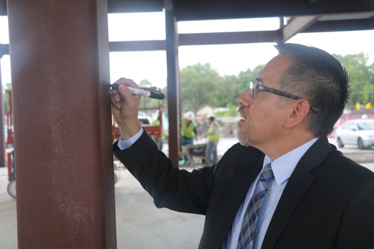 StaffordMSD's tweet image. SMSD wants to wish the happiest birthday to our #SMSDBoard Trustee and #SMSDAlumni Manuel Hinojosa! He continues to make the city, the district and the community a better place. We are grateful for you and hope this is the best year #StaffordWeR1