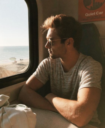 —* Rich Boy. Popular Boy. Stoner Friendly. As Shiny as Diamonds as Rough as Coal. sweetheart with heart of ice. 

dis. lit. tw. 18+. 
ships with chemistry. 
Straight. #Ironic's oc
written for 
@twilightspellhq