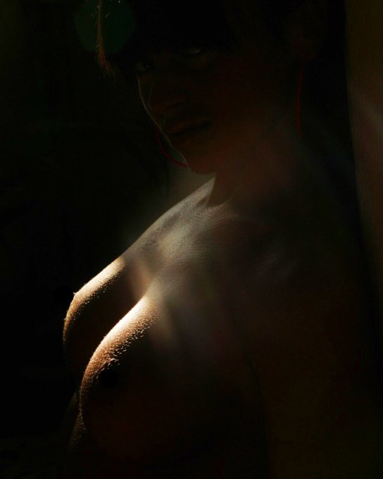 Nudeart with CC
#nude #artnude #model #natural #breasts #photo #lowkey #sexy #naked  #woman #female https://t