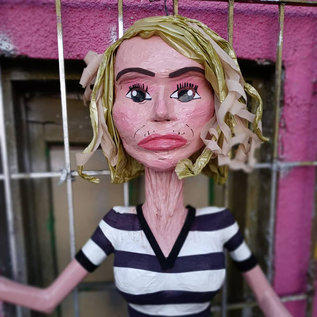 dalton_cjon's tweet photo. 🚨🚓Es detenida en Reynosa Tams. "La señorita Laura" 🗣️ "que pase la desgraciada" 🪅🎊🎉 derechito para ALMOLOYA 👩🏻‍✈️🚔🥳
Espero la recompensa de interpol , o la de Alfredo adame ...de nada 😎🤩🤡😽🤟🏻💸💵 https://t.co/8YwjLfbbK8