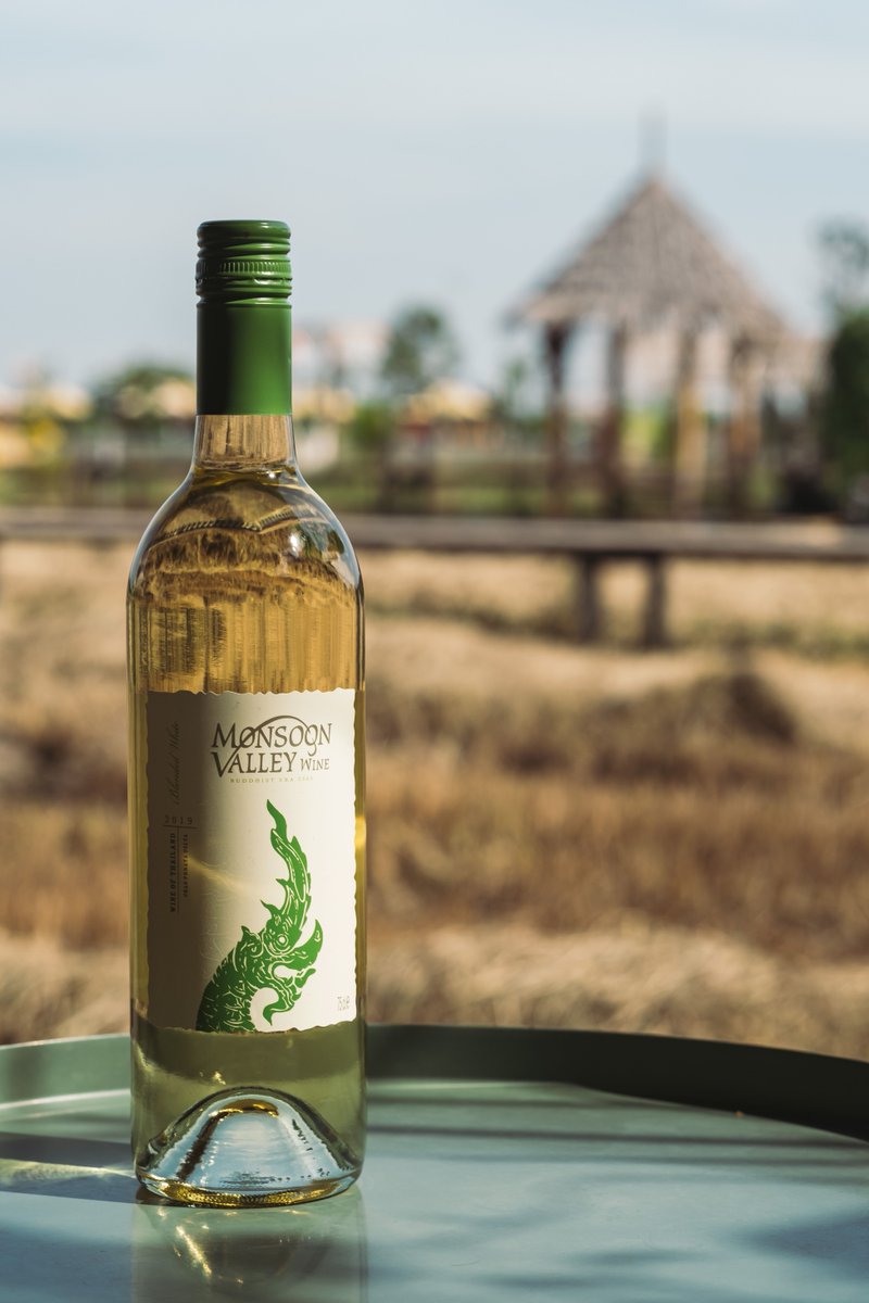 Curious to know the best wine pairing with Patara signature dish? @monsoonvalleyuk Colombard: lifted nose of well ripened gooseberry, green apple, passion fruit and a touch of Sauvignon Blanc’s character. Enter our competition to win a case of Monsoon Valley wines! 
#MyThaiDay
