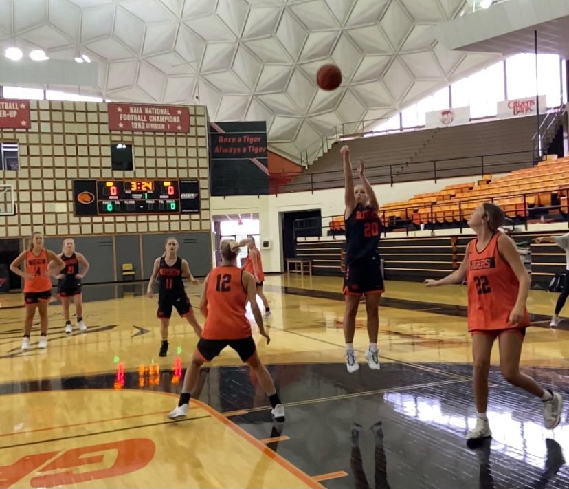 ECUTigersWBB's tweet photo. Preseason Practice #1 ✔️

#GoTigers x #HearOurRoar https://t.co/5FRoJiCAyD