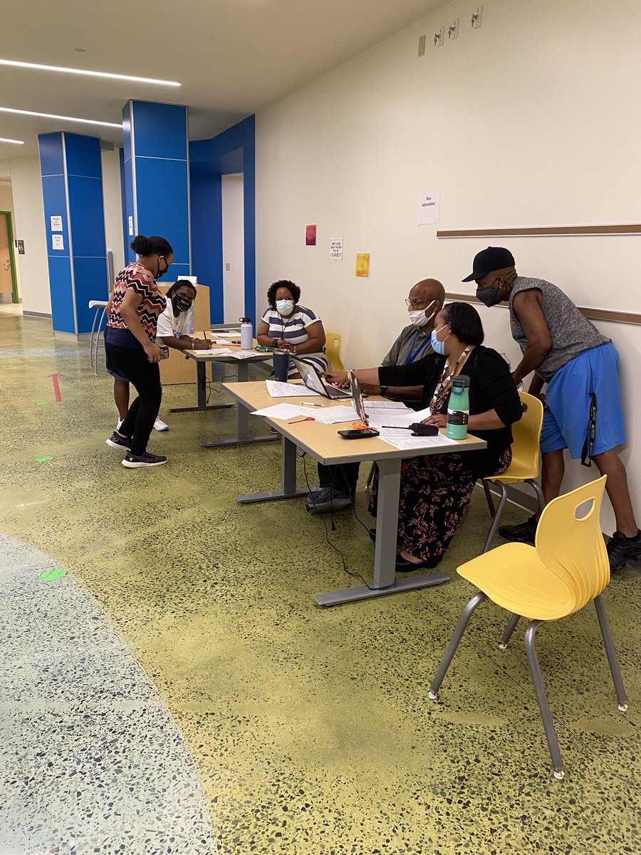 APTaylor1970's tweet photo. CGE Bus Drivers worked hard tonight during our Gator Gathering to ensure students have transportation on Monday. #theheartofccs @DrJackson06 @dramandamoran @runninginmud @Mrs_Boecke https://t.co/92b0AIfnVR
