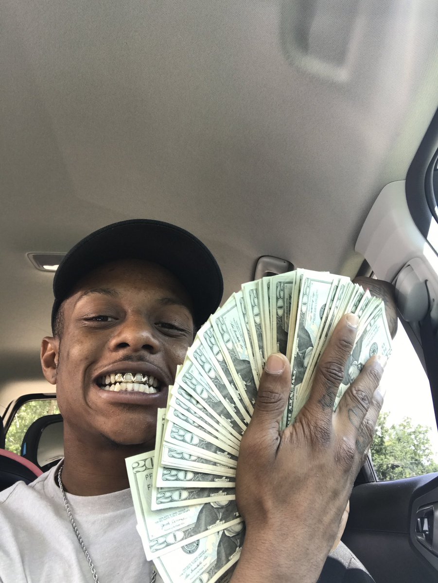 Scoot2solid's tweet image. It’s a competition where I’m from who gone be the riches 🤑