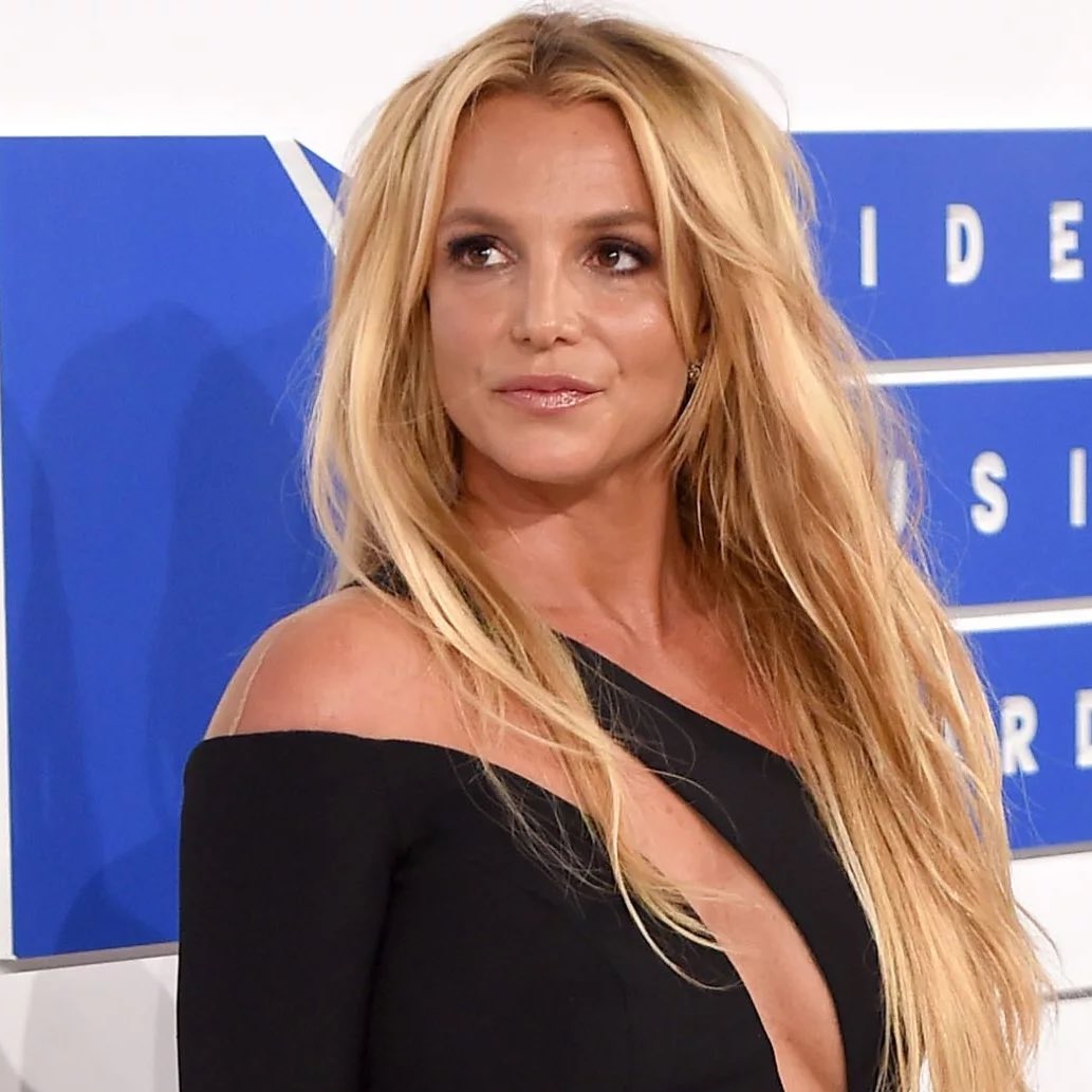 TheSpearsRoom's tweet photo. The Sun is reporting that Britney Spears’ lawyer is considering moving her case to the federal court’ after the judge denied removing Jamie Spears from conservatorship. #FreeBritney https://t.co/XNPtmcSkMX