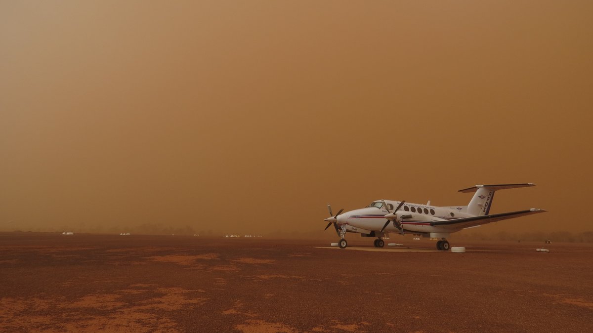 MeredithStaib's tweet photo. Did you catch the dust storm on last night’s episode of RFDS?
As safety is the number one priority of the @royalflyingdoc, we would never fly through a dust storm like that.
But, these storms do occur! Here's one that rolled through during a clinic day in Yowah.
📸: Shane Wise https://t.co/rPm25ksblU