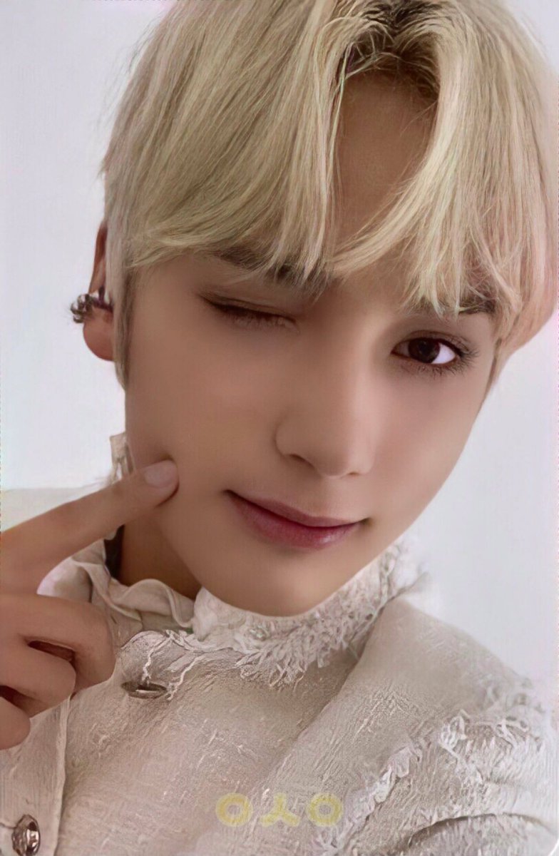 Arbtys_'s tweet photo. [SCAN] THE CHAOS CHAPTER : FIGHT OR ESCAPE ( Jewel ver )

—Photocard | Fight - Escape
©koeuzjarchives

#TOMORROW_X_TOGETHER #HUENINGKAI https://t.co/76eq6fIXcj